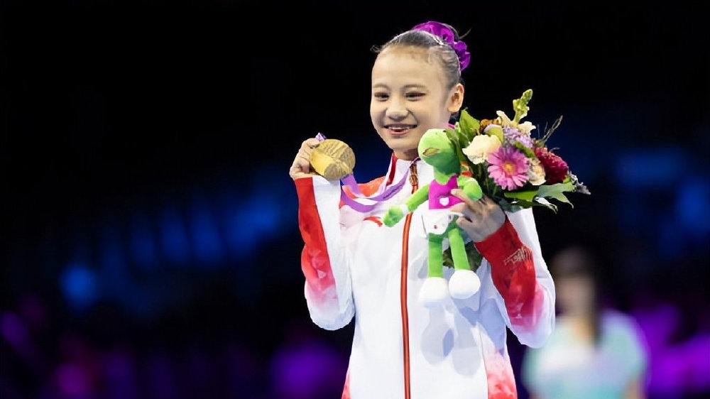淚目！中國16歲體操女神美如精靈：奪世界冠軍，曾動手術媽媽落淚